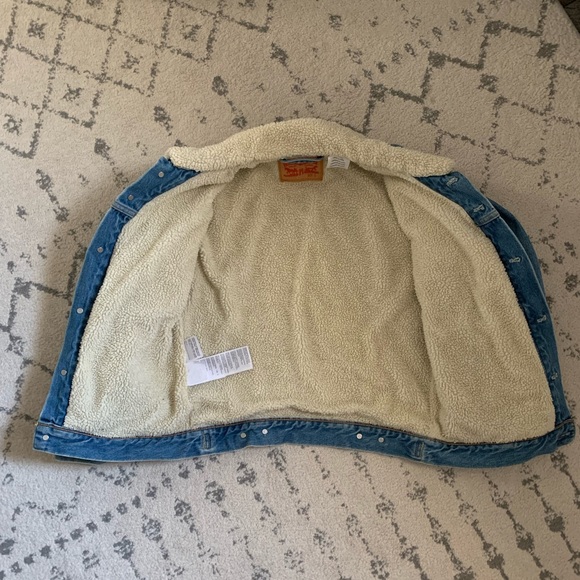 Levi's Trucker Sherpa Button Up Jean Jacket Size Small - Picture 5 of 8